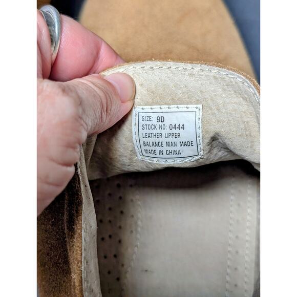 Vtg Easy Times Chukka Boots MENS SIZE 9D Tan Suede Leather Mocs Gum Bottom Soles - Picture 9 of 11